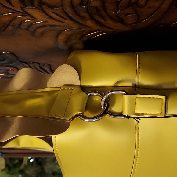 O bag Wide Shell Bag with Strap - Picture 6 of 16